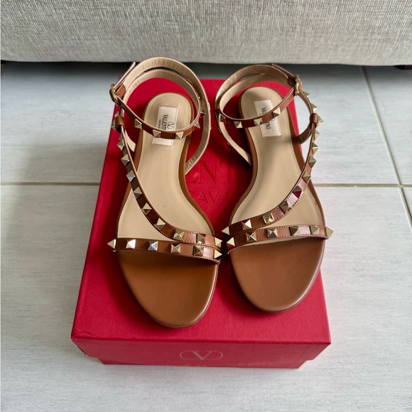 BRAND NEW Valentino Garavani RockStud Brown Sandals - Picture 4 of 9